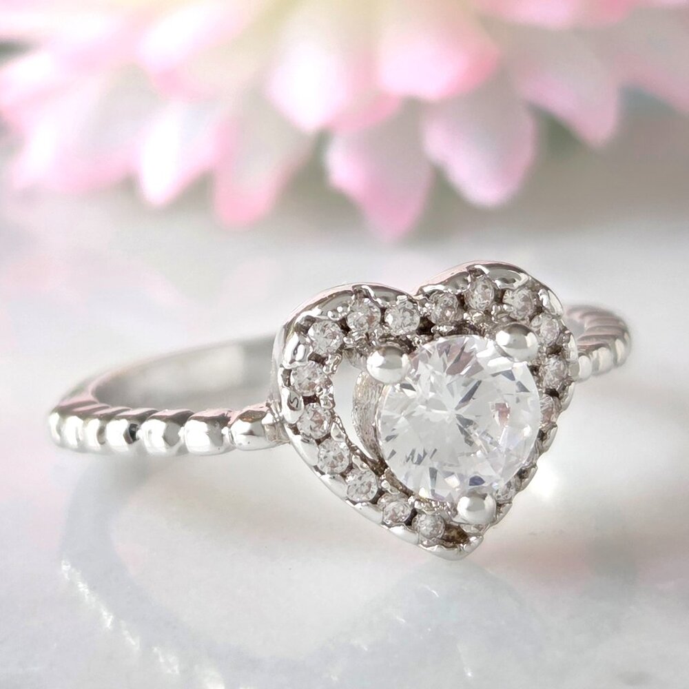Heart Ring with round gemstone - Charmed Aroma Valentines